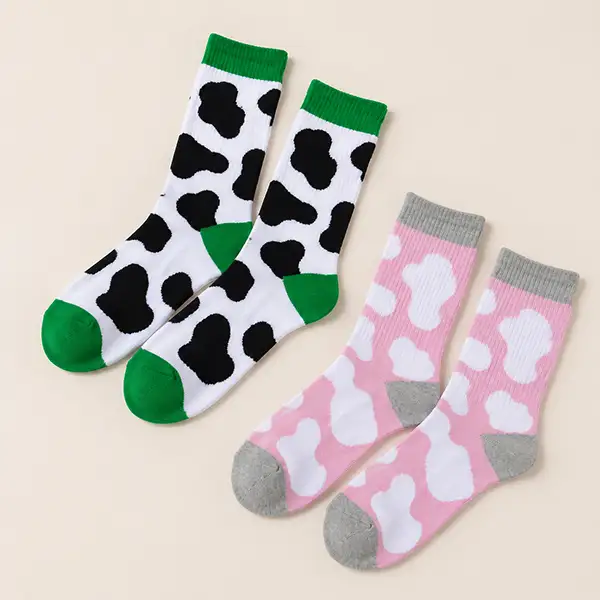 Socken im Kuhflecken-Desing von Knoblauchbolus.de